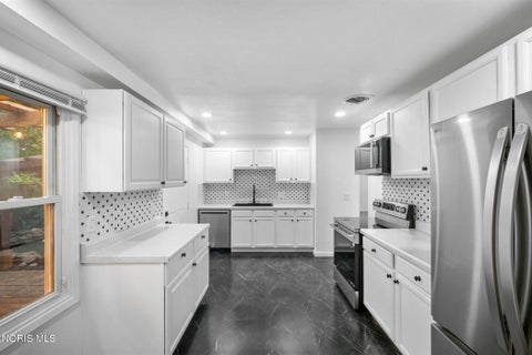 Tiny photo for 6621 Hill Avenue, Toledo, OH 43615 (MLS # 10014829)