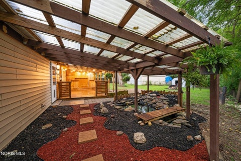Tiny photo for 6621 Hill Avenue, Toledo, OH 43615 (MLS # 10014829)