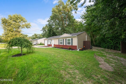 Tiny photo for 6621 Hill Avenue, Toledo, OH 43615 (MLS # 10014829)