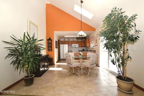 Tiny photo for 2545 Glengate Dr DR, Toledo, OH 43614 (MLS # 10007566)