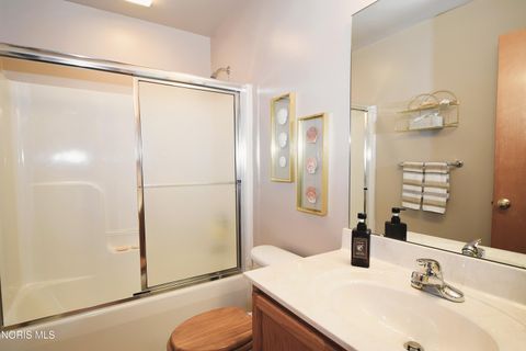 Tiny photo for 2545 Glengate Dr DR, Toledo, OH 43614 (MLS # 10007566)