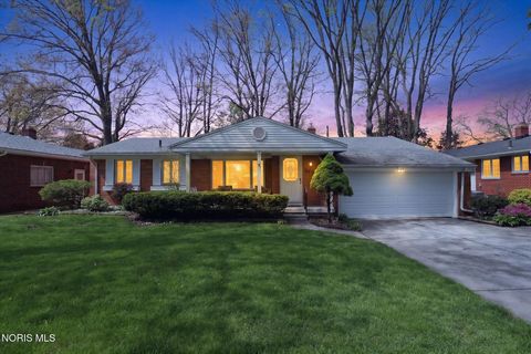 Photo of 3114 Escott Avenue, Toledo, OH 43614 (MLS # 10007648)