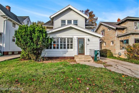 Photo of 2939 Midwood Avenue, Toledo, OH 43606 (MLS # 10001280)