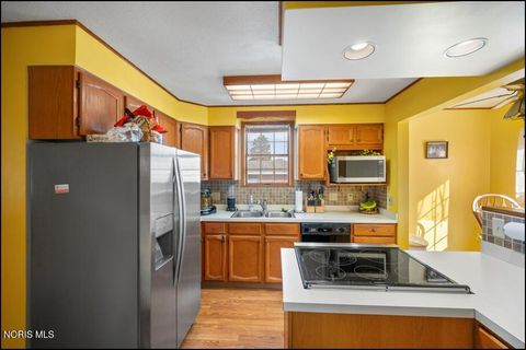 Tiny photo for 3440 Starr Avenue, Oregon, OH 43616 (MLS # 10004561)