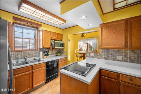 Tiny photo for 3440 Starr Avenue, Oregon, OH 43616 (MLS # 10004561)