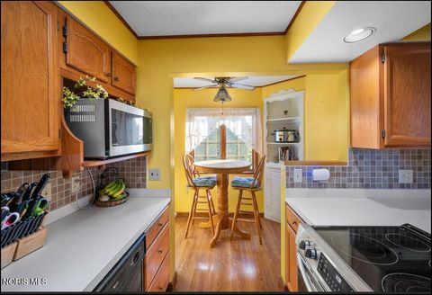 Tiny photo for 3440 Starr Avenue, Oregon, OH 43616 (MLS # 10004561)