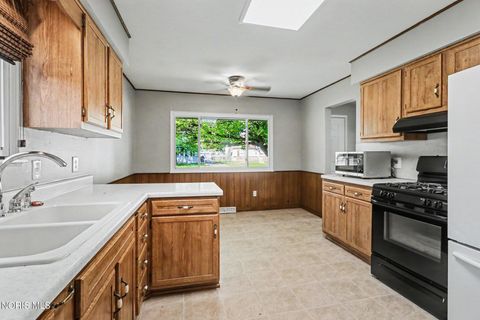 Tiny photo for 5622 Fenwick Drive, Toledo, OH 43623 (MLS # 10007562)