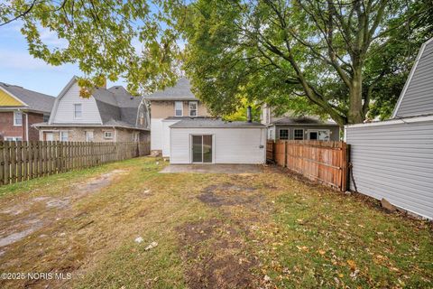 Tiny photo for 187 E Broadway Street, Toledo, OH 43605 (MLS # 10000610)