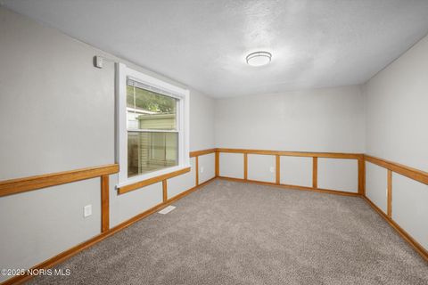 Tiny photo for 187 E Broadway Street, Toledo, OH 43605 (MLS # 10000610)