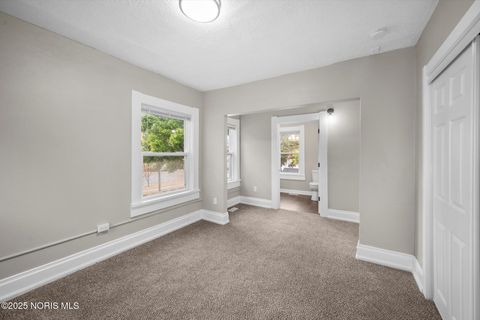 Tiny photo for 187 E Broadway Street, Toledo, OH 43605 (MLS # 10000610)