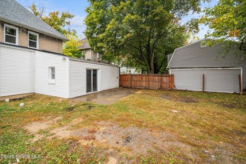 Tiny photo for 187 E Broadway Street, Toledo, OH 43605 (MLS # 10000610)