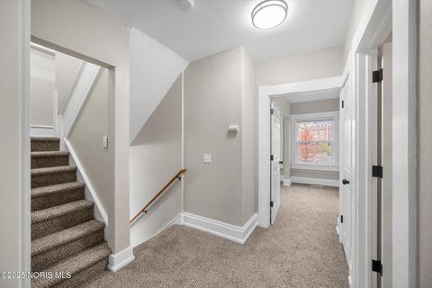 Tiny photo for 187 E Broadway Street, Toledo, OH 43605 (MLS # 10000610)