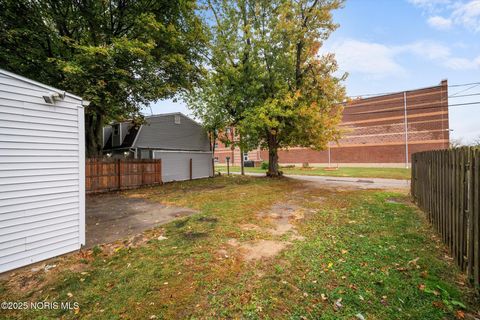 Tiny photo for 187 E Broadway Street, Toledo, OH 43605 (MLS # 10000610)