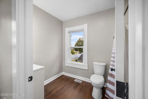 Tiny photo for 187 E Broadway Street, Toledo, OH 43605 (MLS # 10000610)