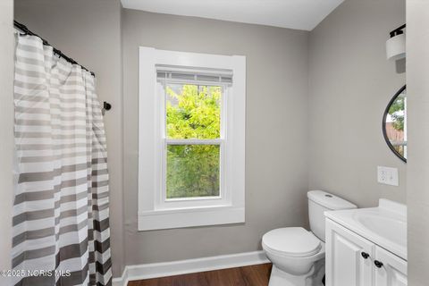 Tiny photo for 187 E Broadway Street, Toledo, OH 43605 (MLS # 10000610)