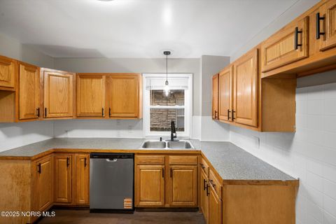 Tiny photo for 187 E Broadway Street, Toledo, OH 43605 (MLS # 10000610)