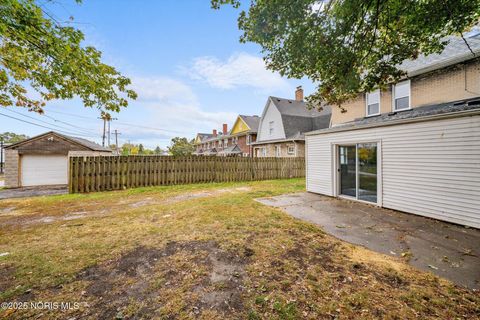 Tiny photo for 187 E Broadway Street, Toledo, OH 43605 (MLS # 10000610)