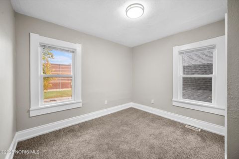 Tiny photo for 187 E Broadway Street, Toledo, OH 43605 (MLS # 10000610)