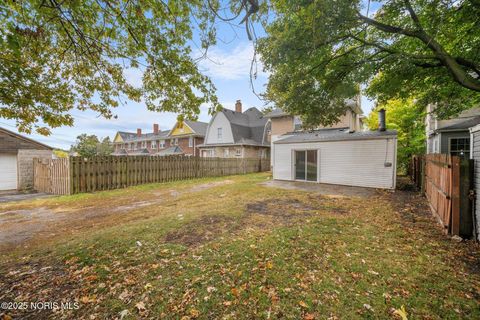 Tiny photo for 187 E Broadway Street, Toledo, OH 43605 (MLS # 10000610)