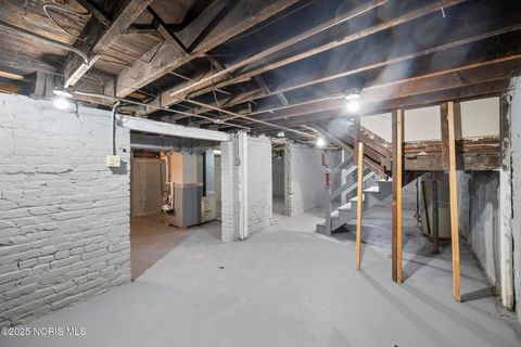 Tiny photo for 187 E Broadway Street, Toledo, OH 43605 (MLS # 10000610)
