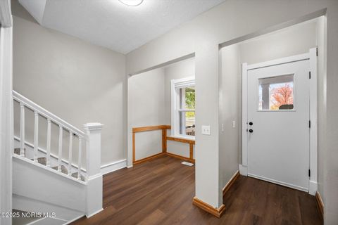 Tiny photo for 187 E Broadway Street, Toledo, OH 43605 (MLS # 10000610)