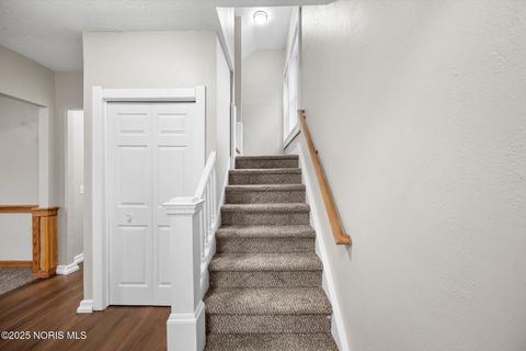 Tiny photo for 187 E Broadway Street, Toledo, OH 43605 (MLS # 10000610)