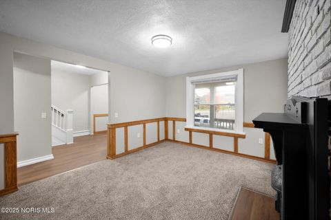 Tiny photo for 187 E Broadway Street, Toledo, OH 43605 (MLS # 10000610)