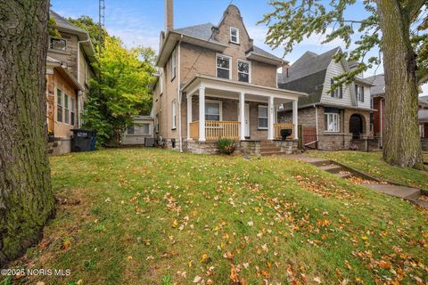 Tiny photo for 187 E Broadway Street, Toledo, OH 43605 (MLS # 10000610)