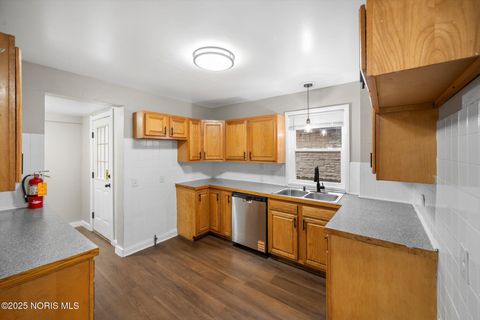 Tiny photo for 187 E Broadway Street, Toledo, OH 43605 (MLS # 10000610)