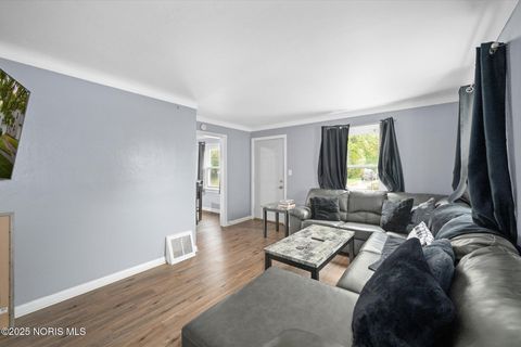 Tiny photo for 2146 Marlow Road, Toledo, OH 43613 (MLS # 10000749)