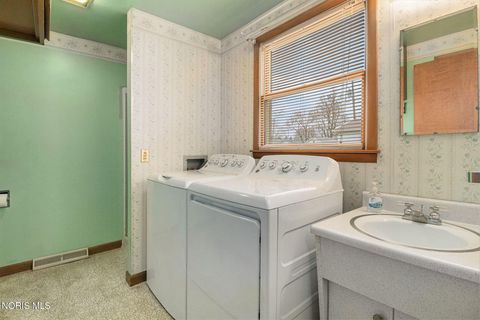 Tiny photo for 227 E Lynn Street, Edgerton, OH 43517 (MLS # 10004732)