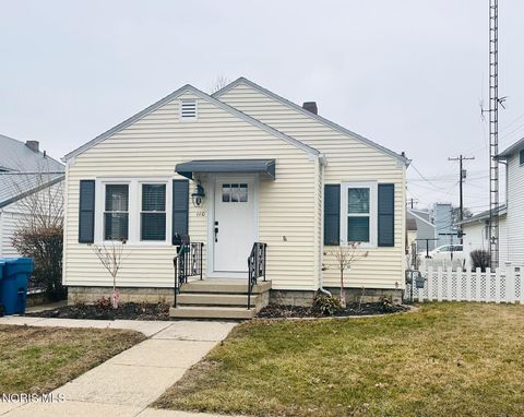 Photo of 110 S Monroe Street, Fremont, OH 43420 (MLS # 10004377)