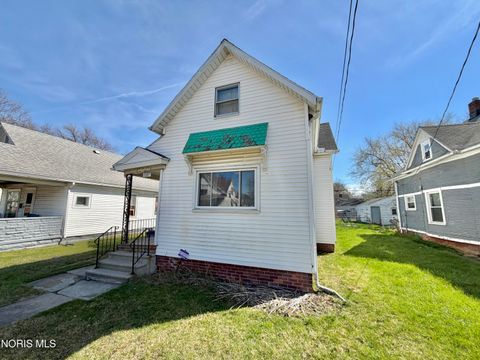 Tiny photo for 1207 Colton Street, Toledo, OH 43609 (MLS # 10006300)