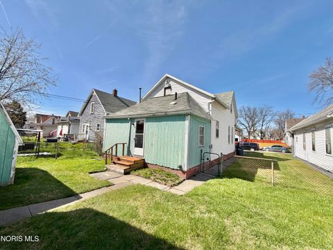 Tiny photo for 1207 Colton Street, Toledo, OH 43609 (MLS # 10006300)