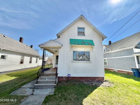 Photo of 1207 Colton Street, Toledo, OH 43609 (MLS # 10006300)
