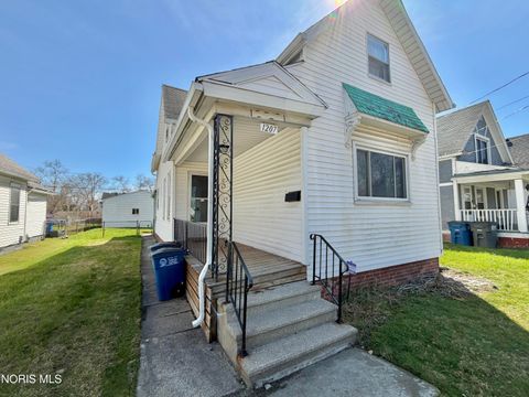 Tiny photo for 1207 Colton Street, Toledo, OH 43609 (MLS # 10006300)