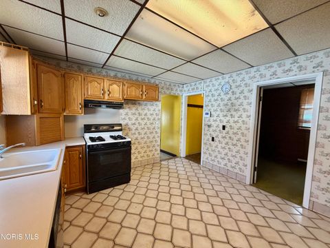 Tiny photo for 1207 Colton Street, Toledo, OH 43609 (MLS # 10006300)