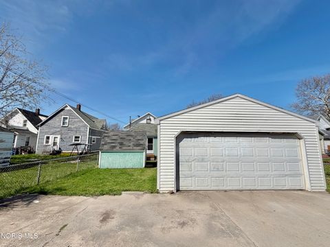 Tiny photo for 1207 Colton Street, Toledo, OH 43609 (MLS # 10006300)