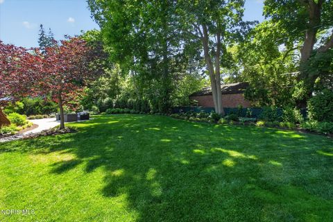 Tiny photo for 2151 Hawthorne Road, Ottawa Hills, OH 43606 (MLS # 10008453)