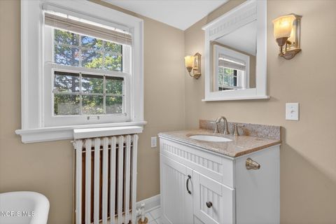 Tiny photo for 2151 Hawthorne Road, Ottawa Hills, OH 43606 (MLS # 10008453)