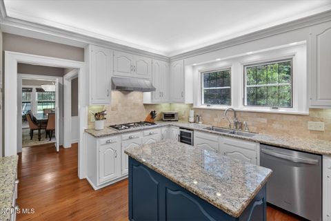 Tiny photo for 2151 Hawthorne Road, Ottawa Hills, OH 43606 (MLS # 10008453)