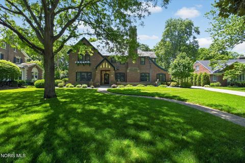 Tiny photo for 2151 Hawthorne Road, Ottawa Hills, OH 43606 (MLS # 10008453)