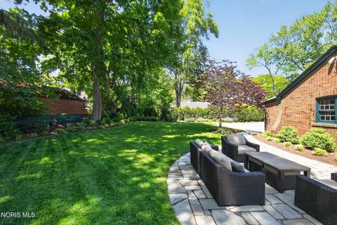Tiny photo for 2151 Hawthorne Road, Ottawa Hills, OH 43606 (MLS # 10008453)