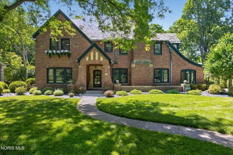 Photo of 2151 Hawthorne Road, Ottawa Hills, OH 43606 (MLS # 10008453)