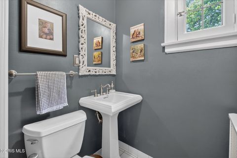 Tiny photo for 2151 Hawthorne Road, Ottawa Hills, OH 43606 (MLS # 10008453)