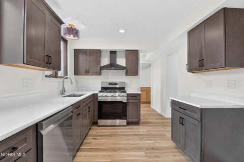Tiny photo for 1236 Richland Street, Maumee, OH 43537 (MLS # 10011734)