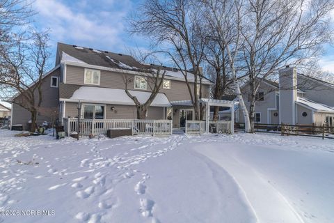 Tiny photo for 1308 Oaktree Court, Oregon, OH 43616 (MLS # 10003883)