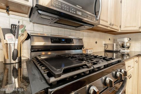 Tiny photo for 1308 Oaktree Court, Oregon, OH 43616 (MLS # 10003883)