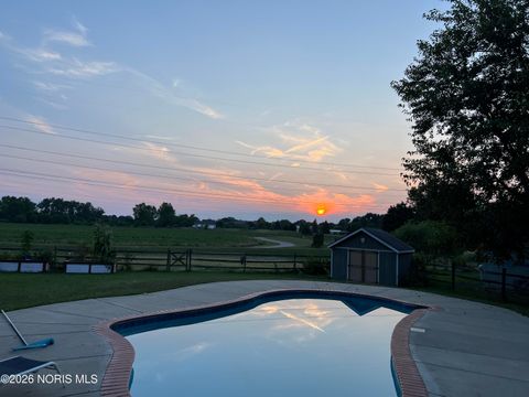 Tiny photo for 1308 Oaktree Court, Oregon, OH 43616 (MLS # 10003883)