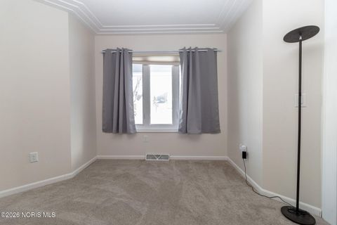 Tiny photo for 1308 Oaktree Court, Oregon, OH 43616 (MLS # 10003883)